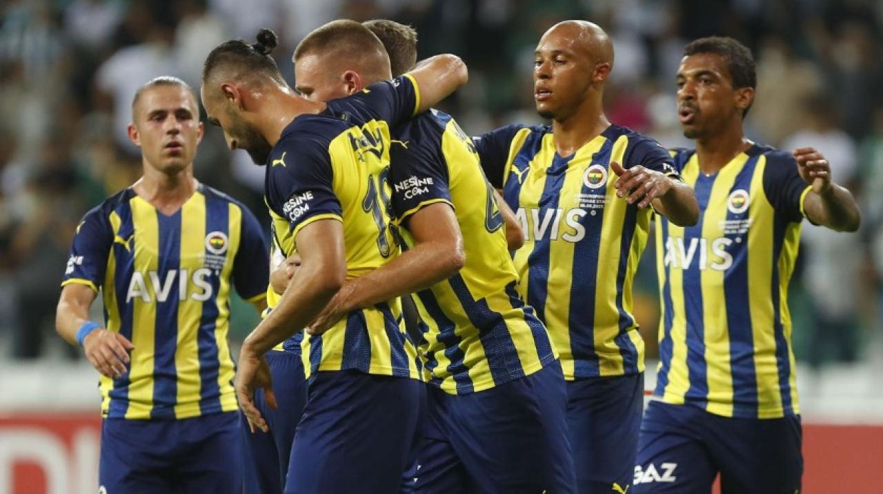 63 sezonluk Süper Lig'de zirve Fenerbahçe'nin