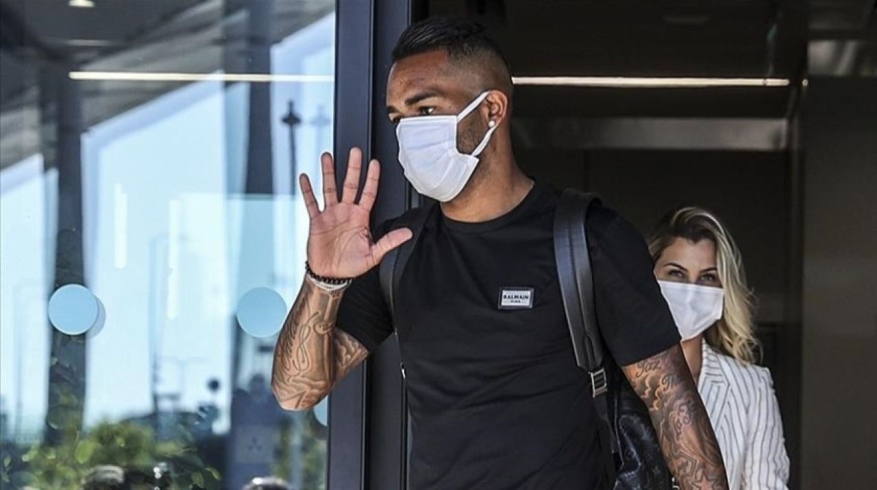 Beşiktaş Alex Teixeira ile sözleşme imzaladı