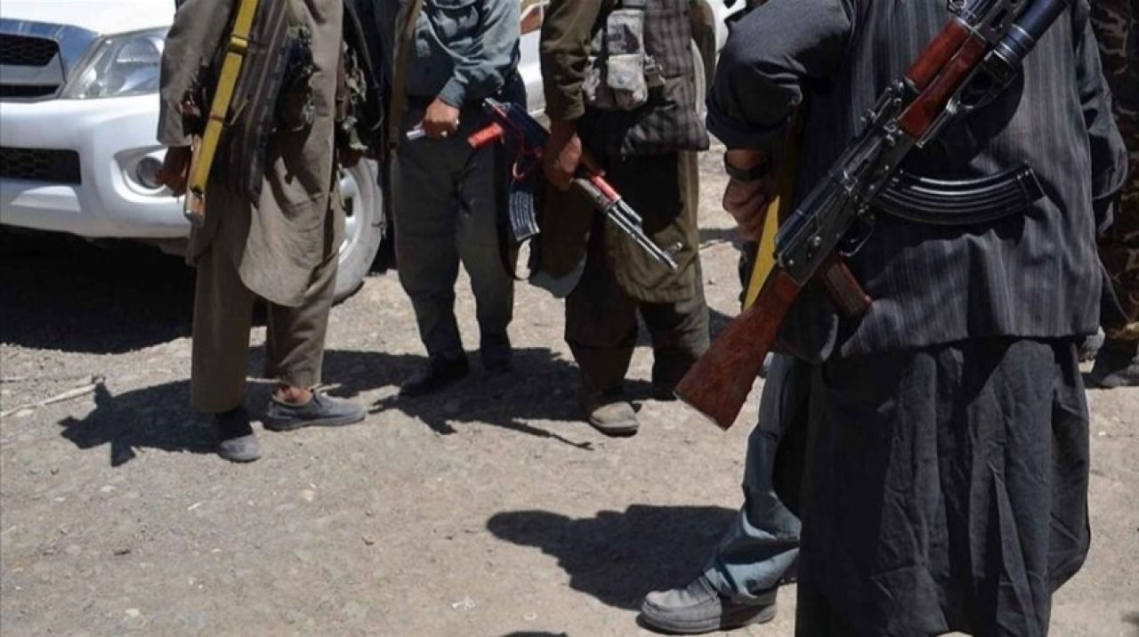 Taliban Afganistan'da başkent Kabil'in kenar mahallelerine girmeye başladı