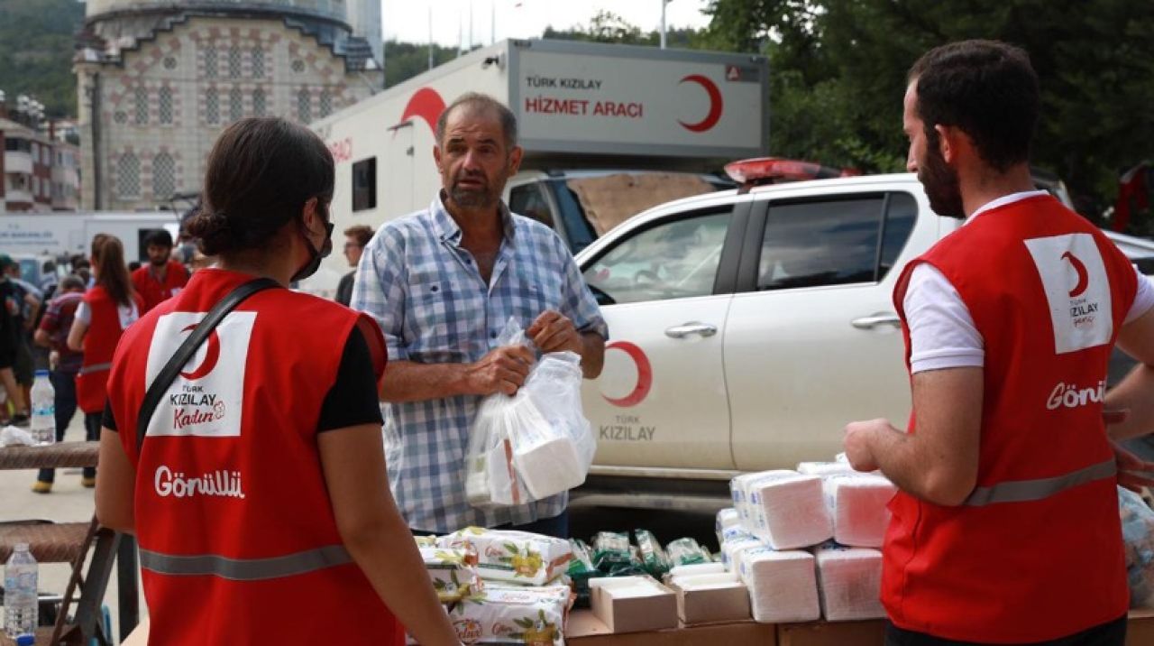 Türk Kızılay afetzedeleri yemeksiz bırakmadı