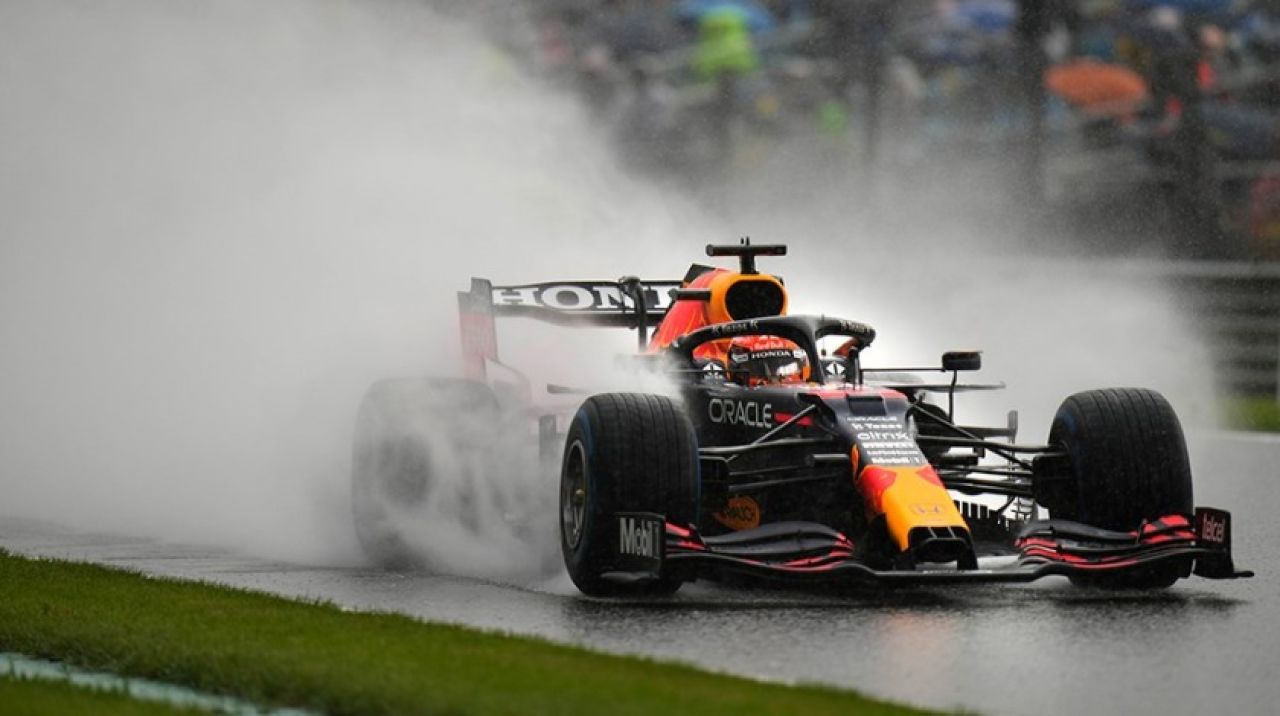 Olaylı turda pole Verstappen'in, Russell'dan sürpriz