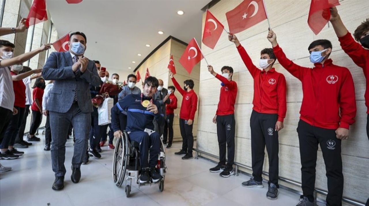 Para milli sporcular Tokyo 2020'yi rekor sayıda madalyayla tamamladı