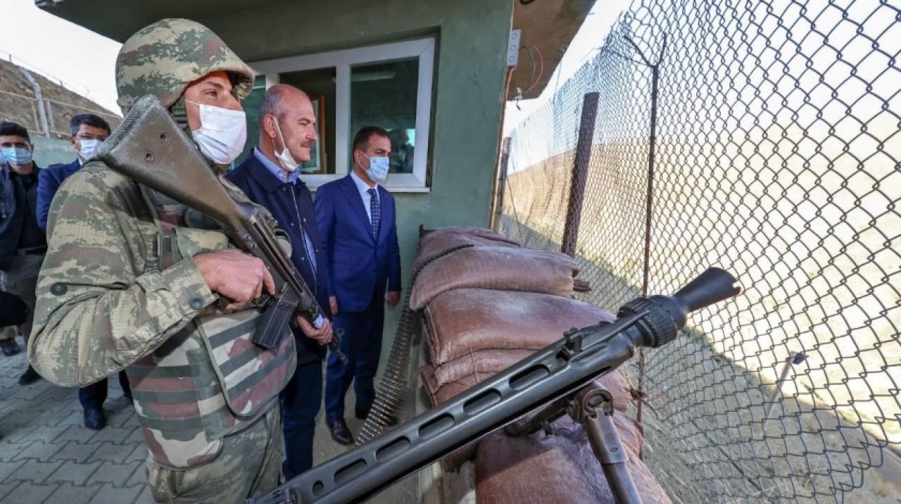 Bakan Soylu Türkiye-İran sınırındaki güvenlik duvarını inceledi