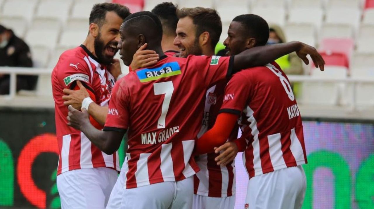 Yiğidolar coştu bir kere... Sivasspor'dan Fatih Karagümrük'e 4 gollü tarife!