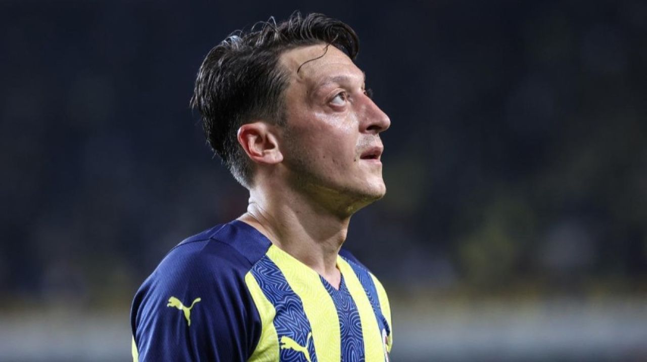 Mesut Özil'den Fenerbahçe'ye kötü haber