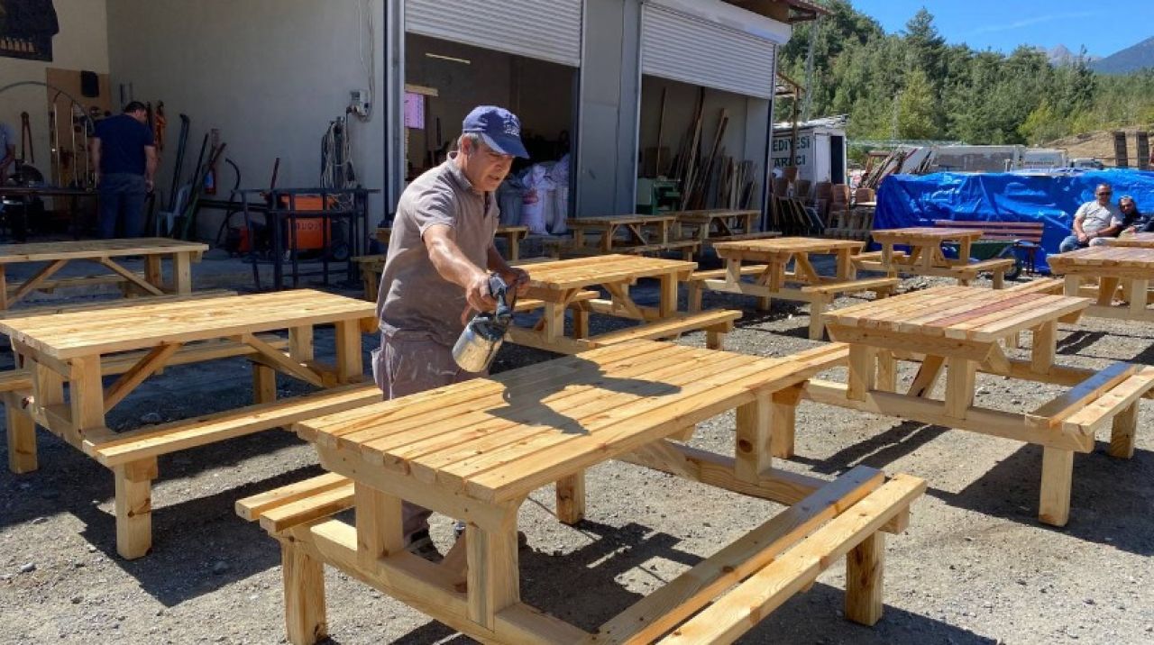 Pozantı Belediyesi atölyesi fabrika gibi çalışıyor