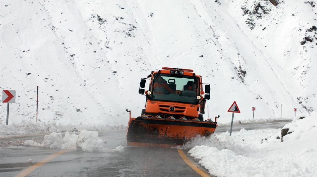 Rize'nin yüksek kesimlerinde karla mücadele