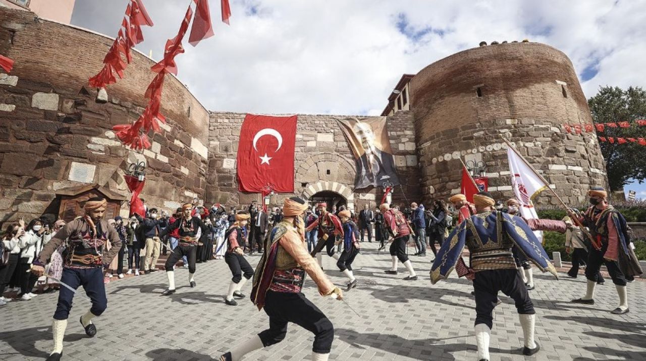 Ankara'nın başkent oluşunun 98. yıl dönümü etkinliklerle kutlandı