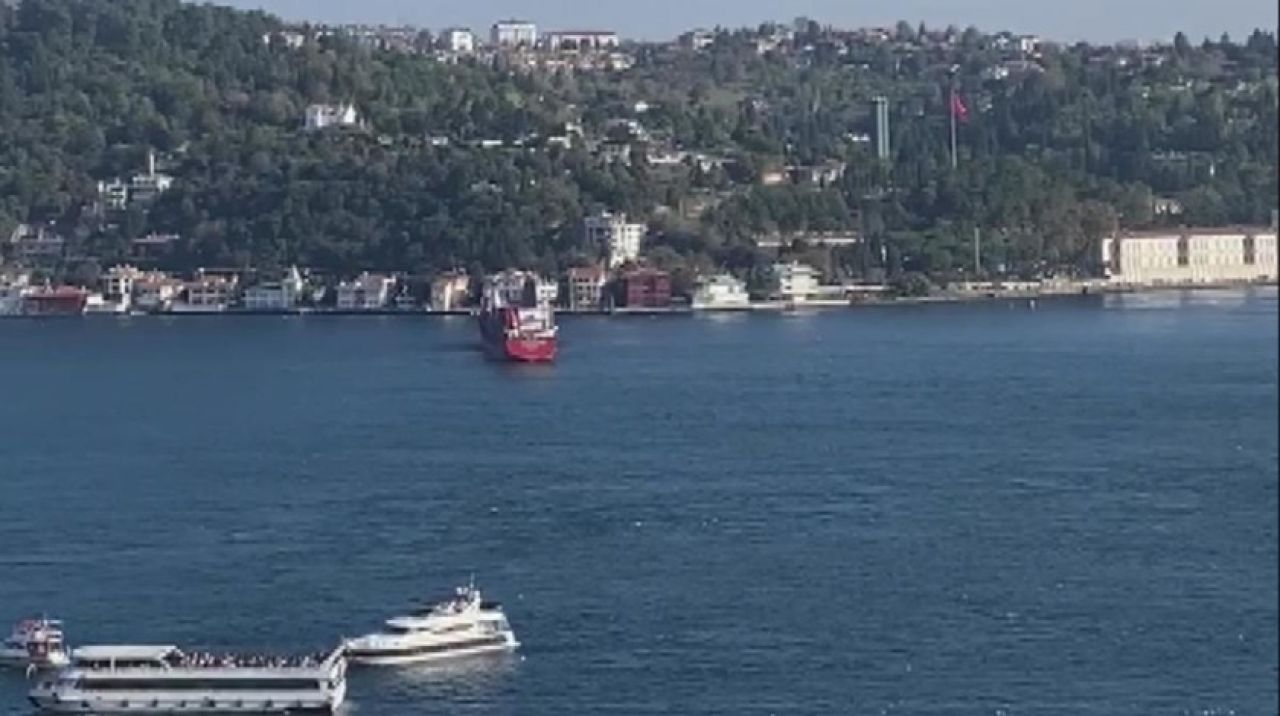 İstanbul Boğazı'nda faciadan dönüldü