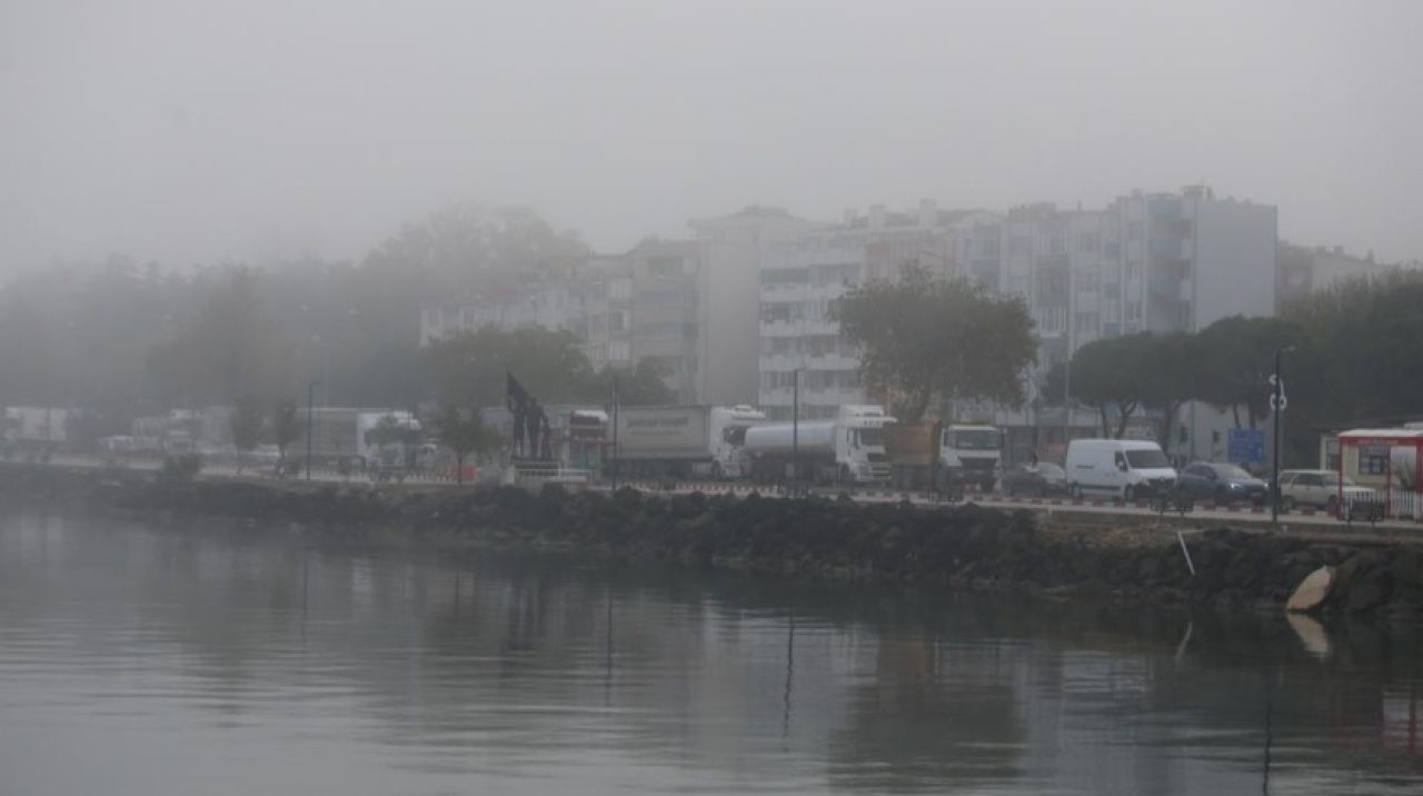 Çanakkale Boğazı'nda deniz ulaşımına sis engeli