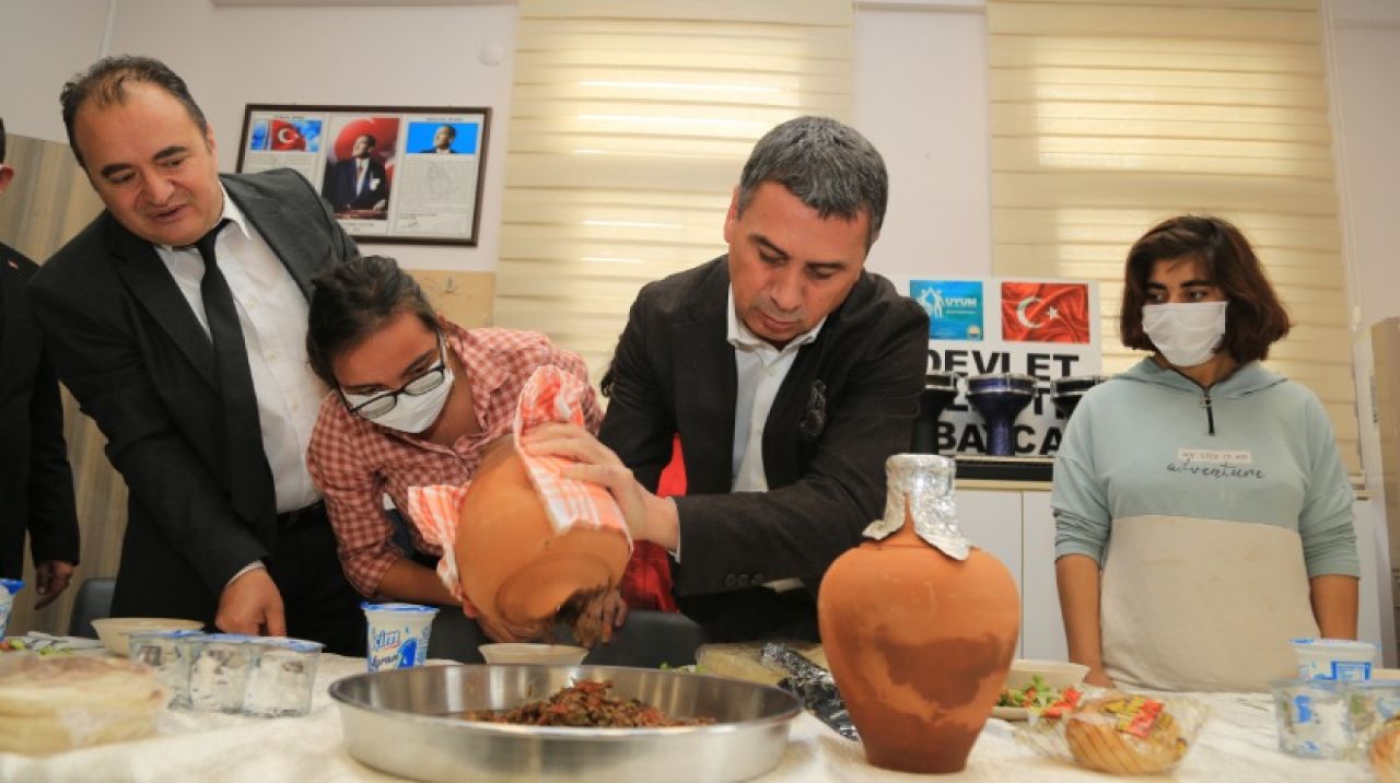 Gölbaşı Belediye Başkanı Ramazan Şimşek UYUM Öğrencileri ile mutfağa girdi