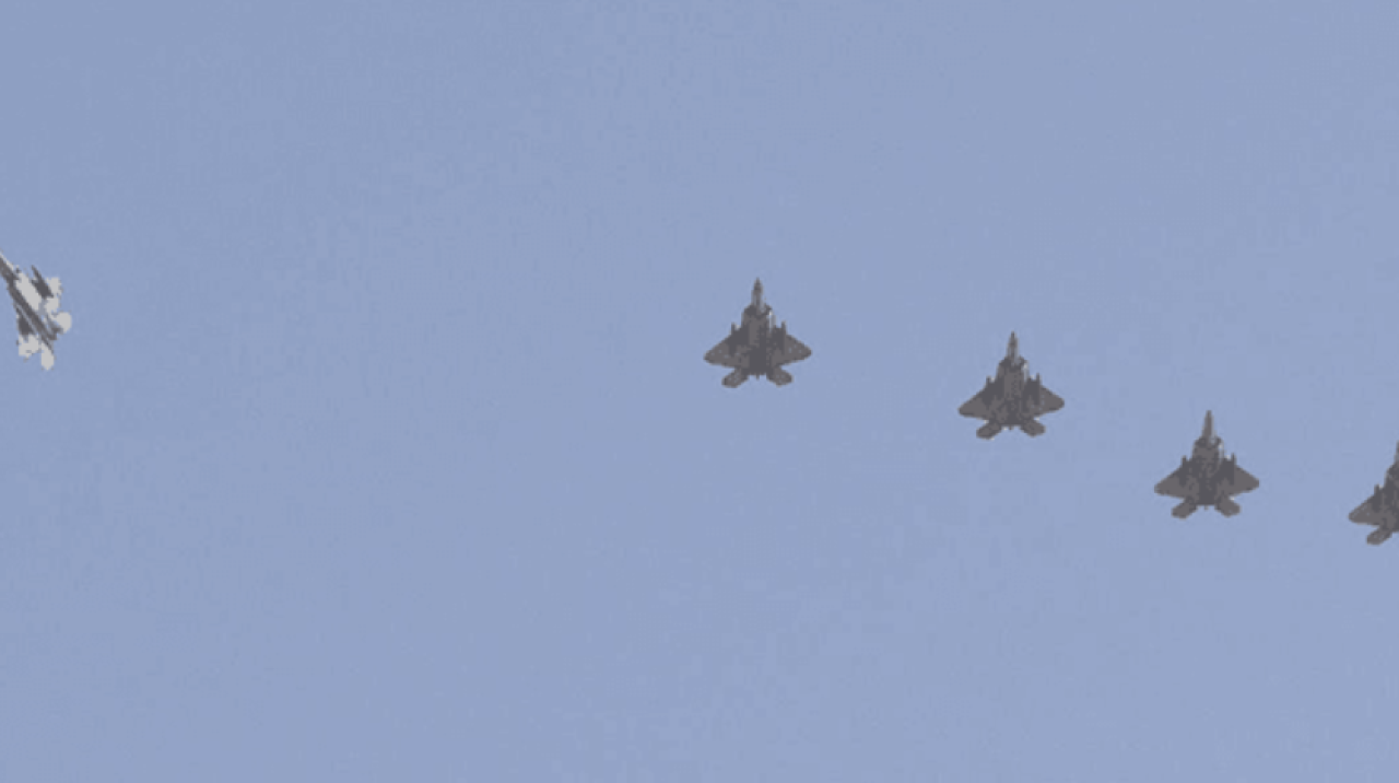 F-22 Raptor uçağı ile ilgili olay gelişme