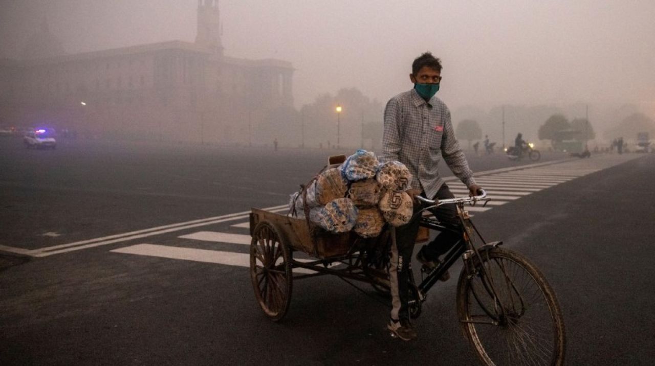 Yeni Delhi'de hava kirliliği nedeniyle eğitime ara verildi