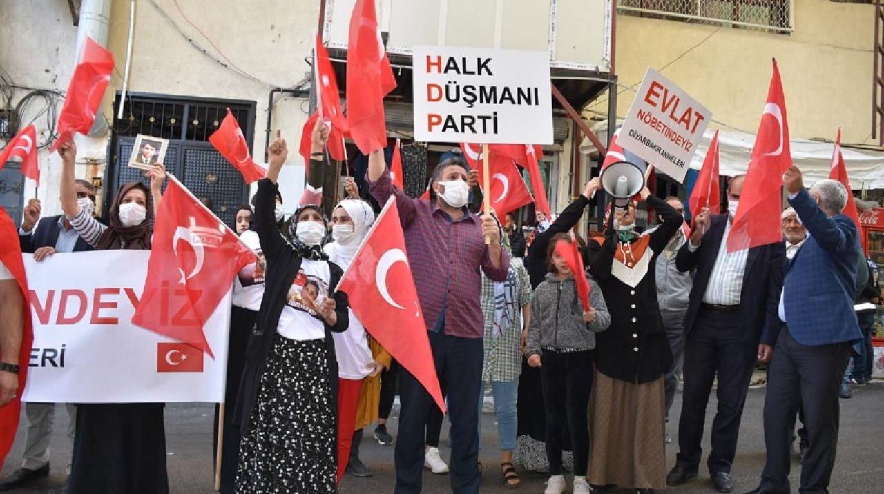 Hakkari'de terör mağduru aileler eylemlerini sürdürdü