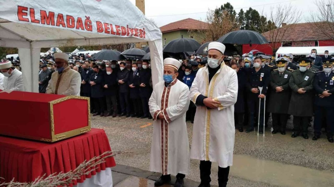 Barış Pınarı Harekatı bölgesinde şehit olan binbaşı son yolculuğa uğurlandı