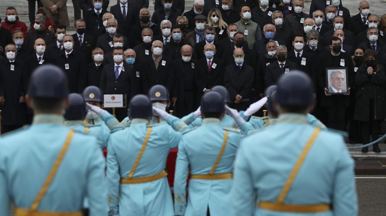 Eski Bakan Güneş için TBMM'de cenaze töreni düzenlendi