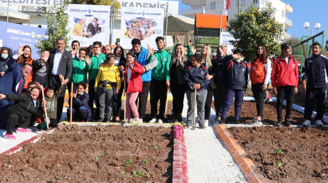 Toroslar'ın 'Engelsiz Tarım Bahçesi' ile engeller aşılıyor