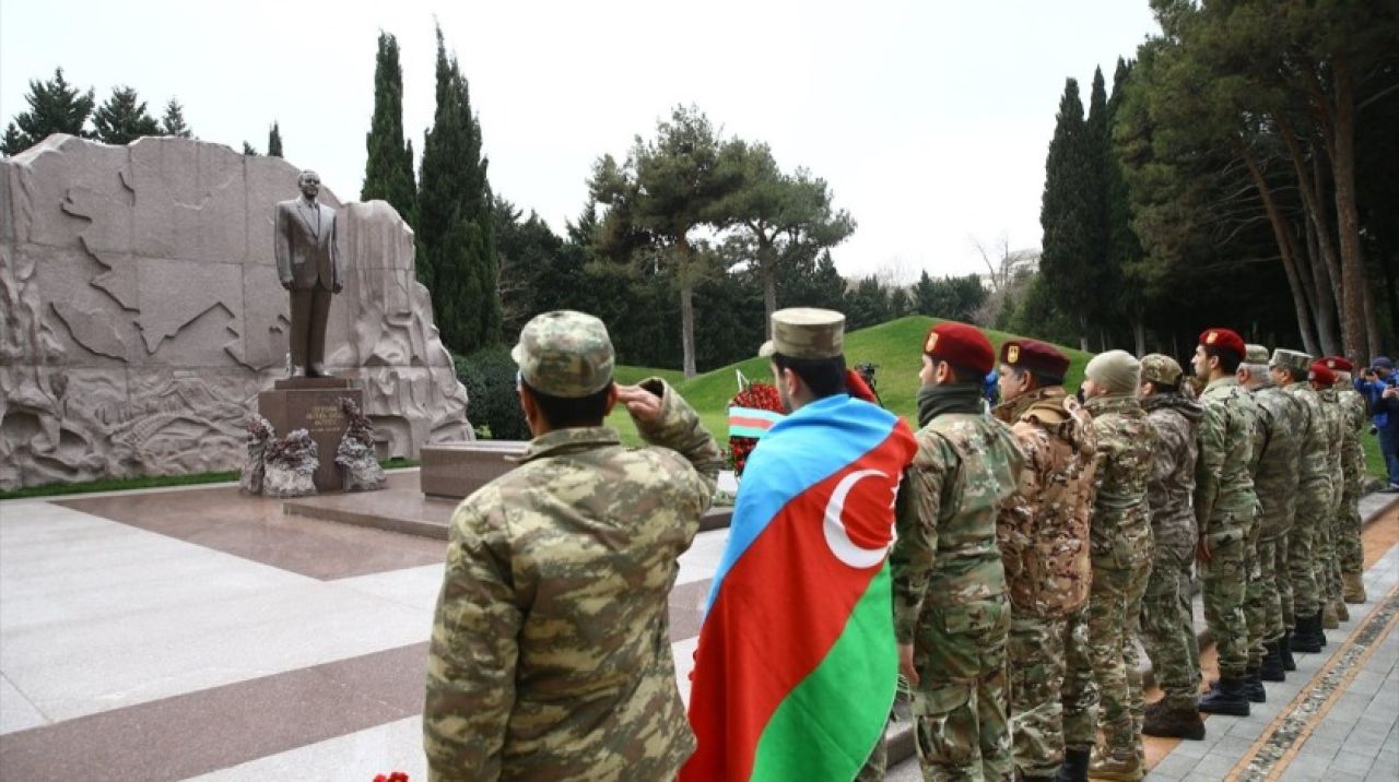 Azerbaycan'ın Milli Lideri Haydar Aliyev, vefatının 18'inci yılında anıldı