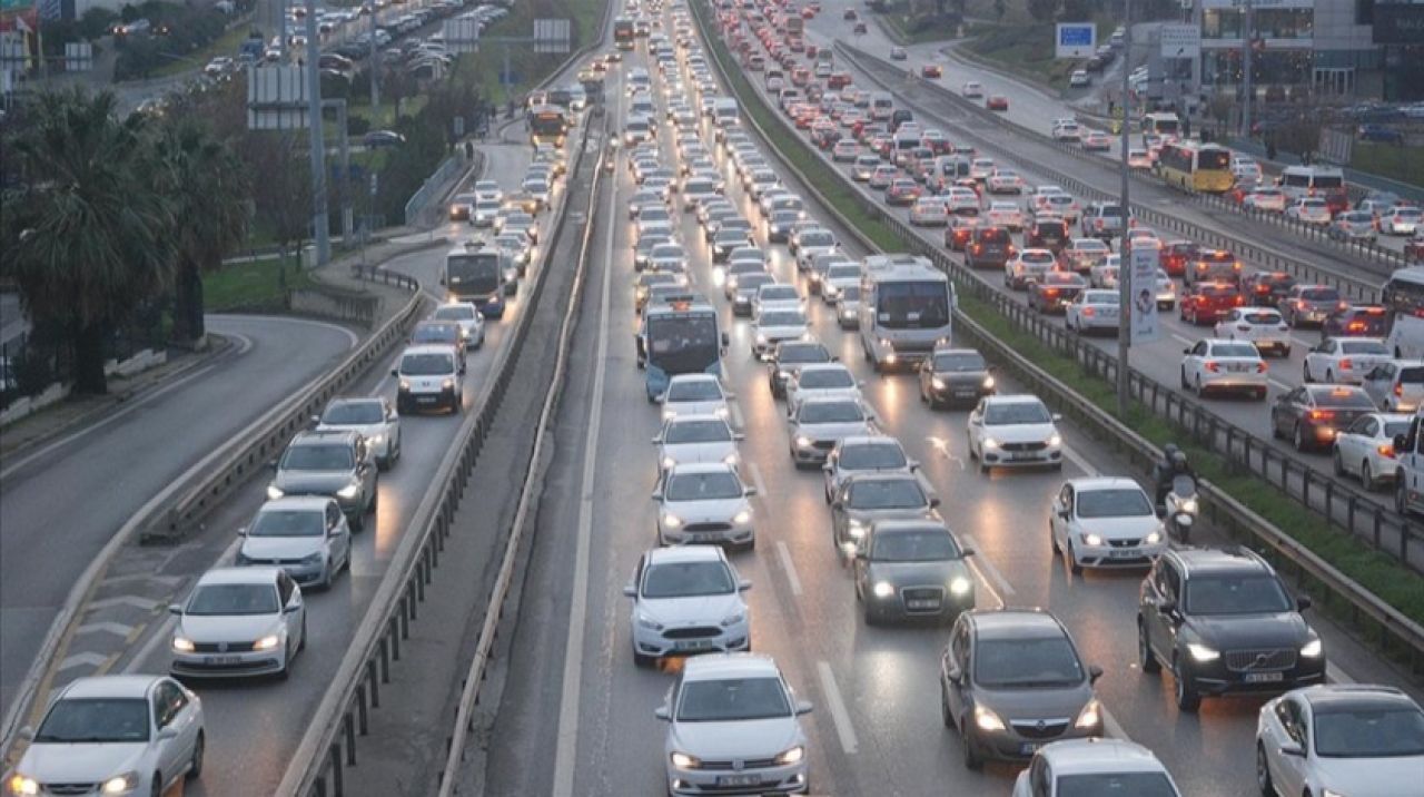 İstanbul'da trafik yoğunluğu yaşanıyor