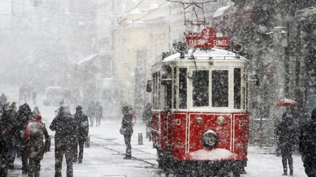 AKOM, İstanbul'da kar yağışının başlayacağı saati açıkladı