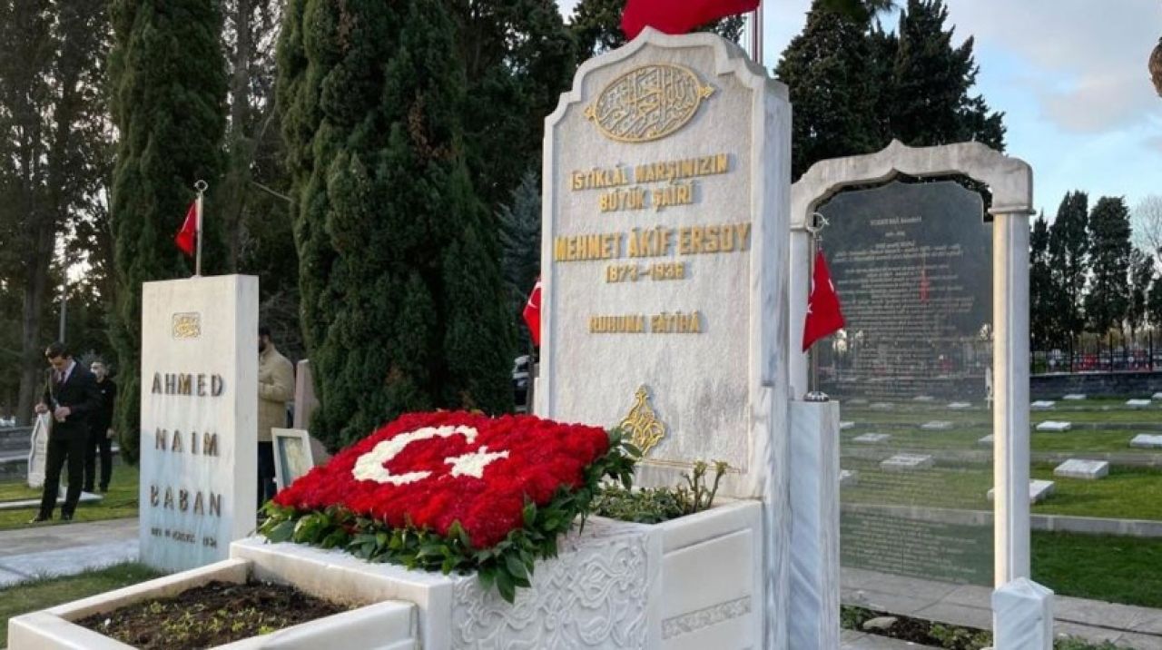 Milli Şair Mehmet Akif Ersoy kabri başında anıldı