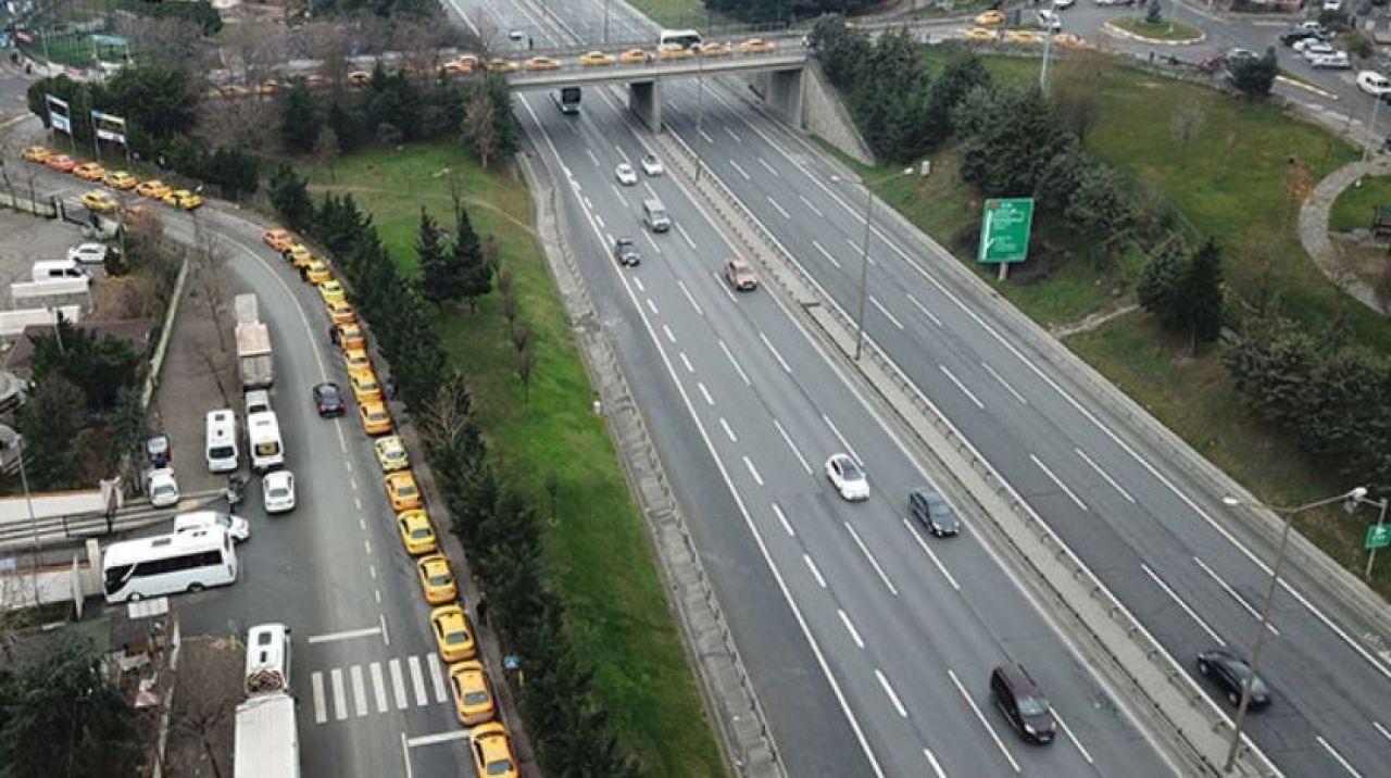 Taksimetre güncelleme kuyruğu havadan fotoğraflandı