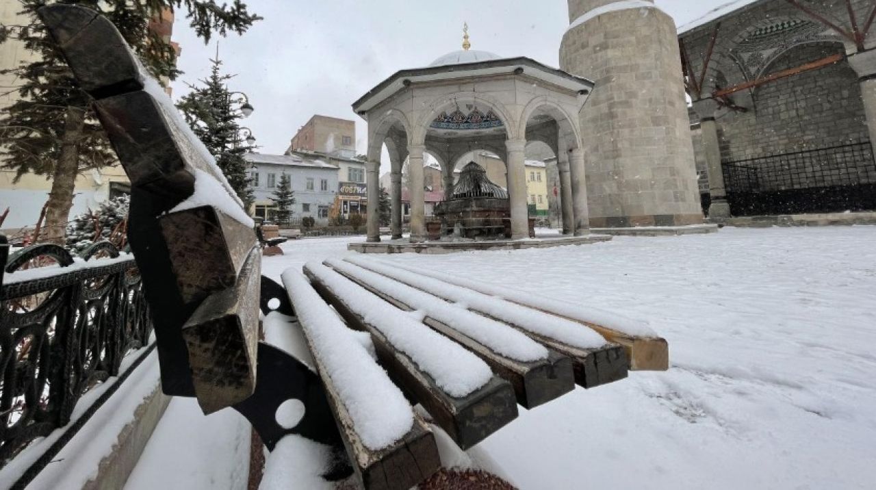 Erzurum ve Kars'ta dondurucu soğuk etkili