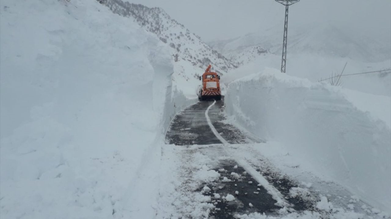 Doğuda 406 köy yolu kapandı