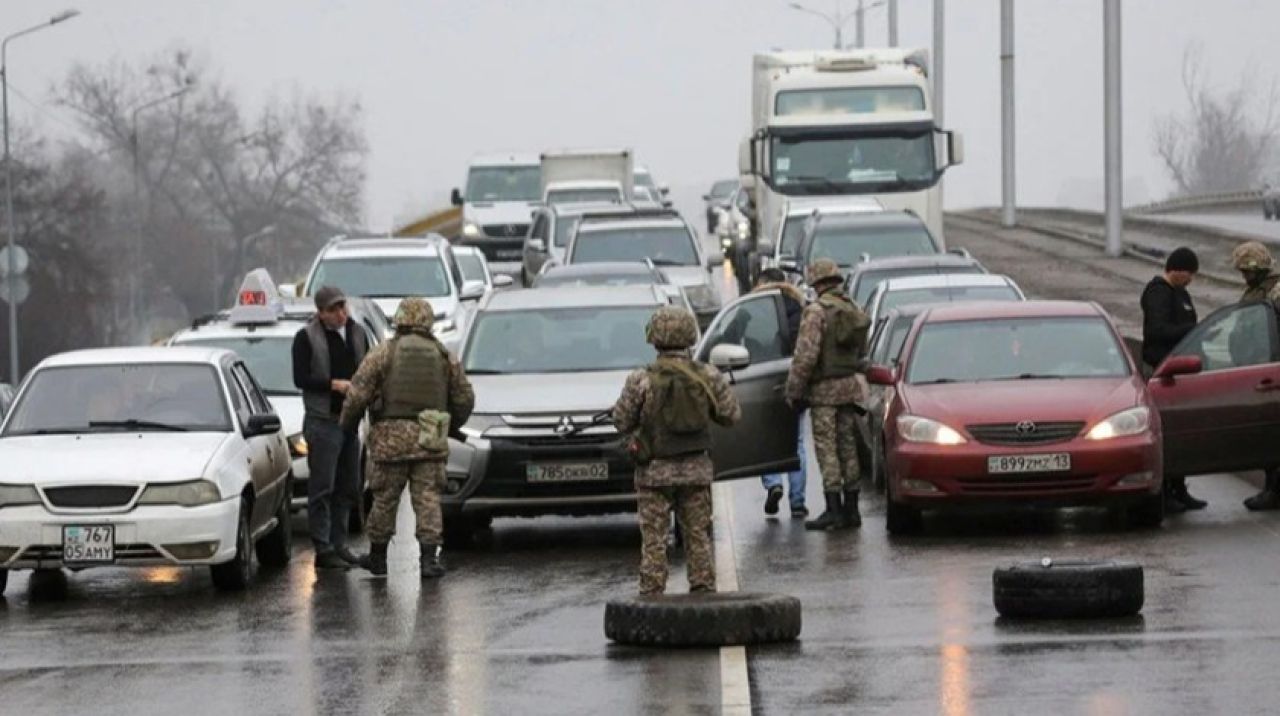 Kazakistan'da polis kontrol noktaları kuruldu