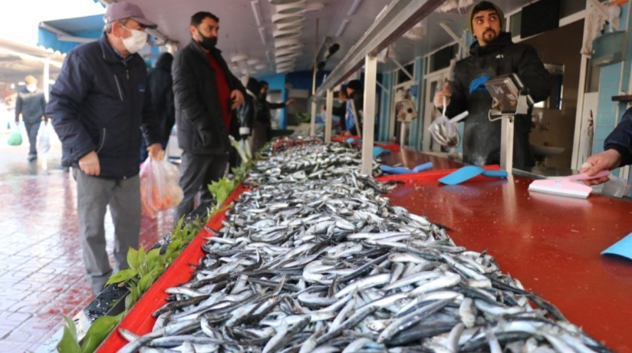 Şiddetli fırtına hamsi fiyatlarına yansıdı