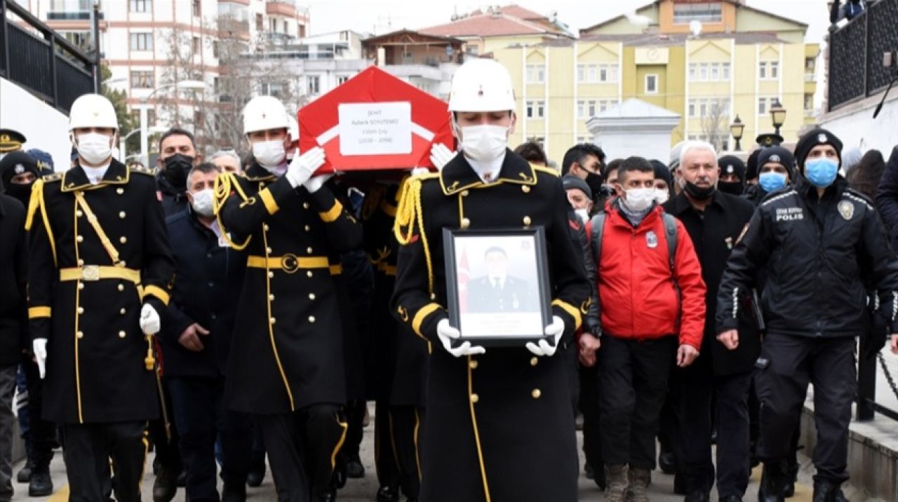 Şehit Jandarma Uzman Çavuş Ayberk Soyutemiz son yolculuğuna uğurlandı