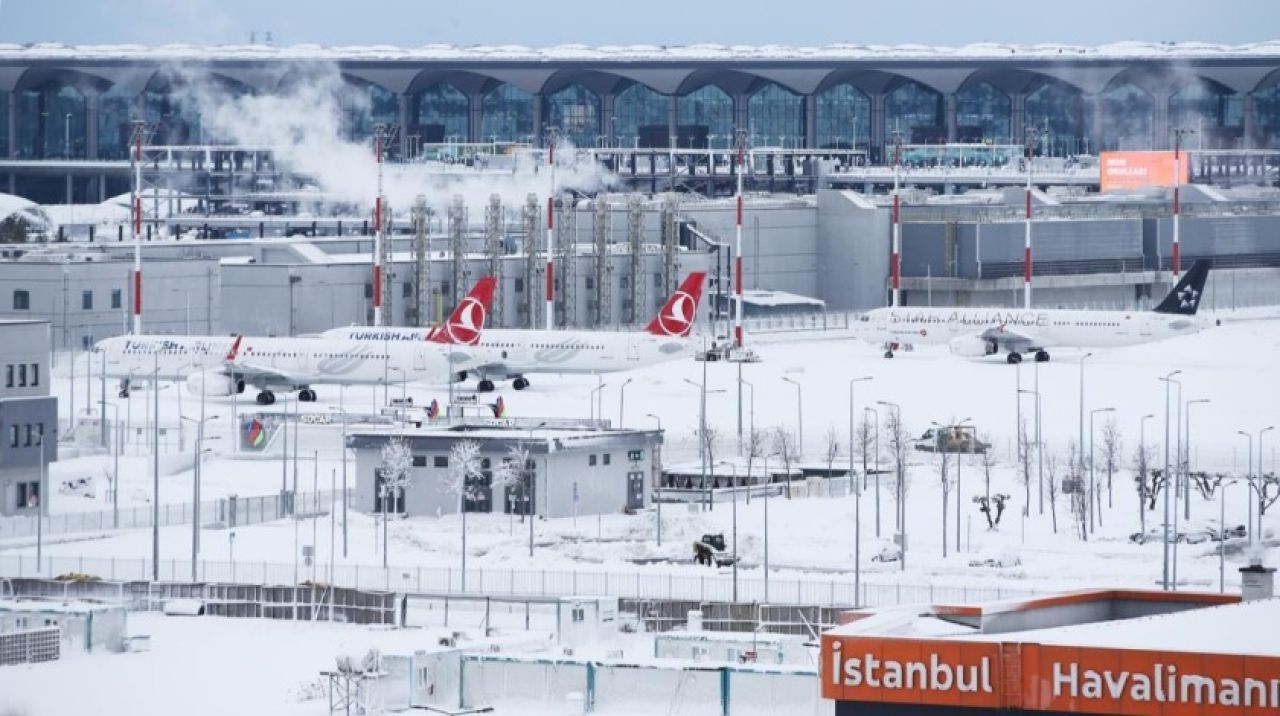 İstanbul kar hapsinde! THY yeni kararı duyurdu