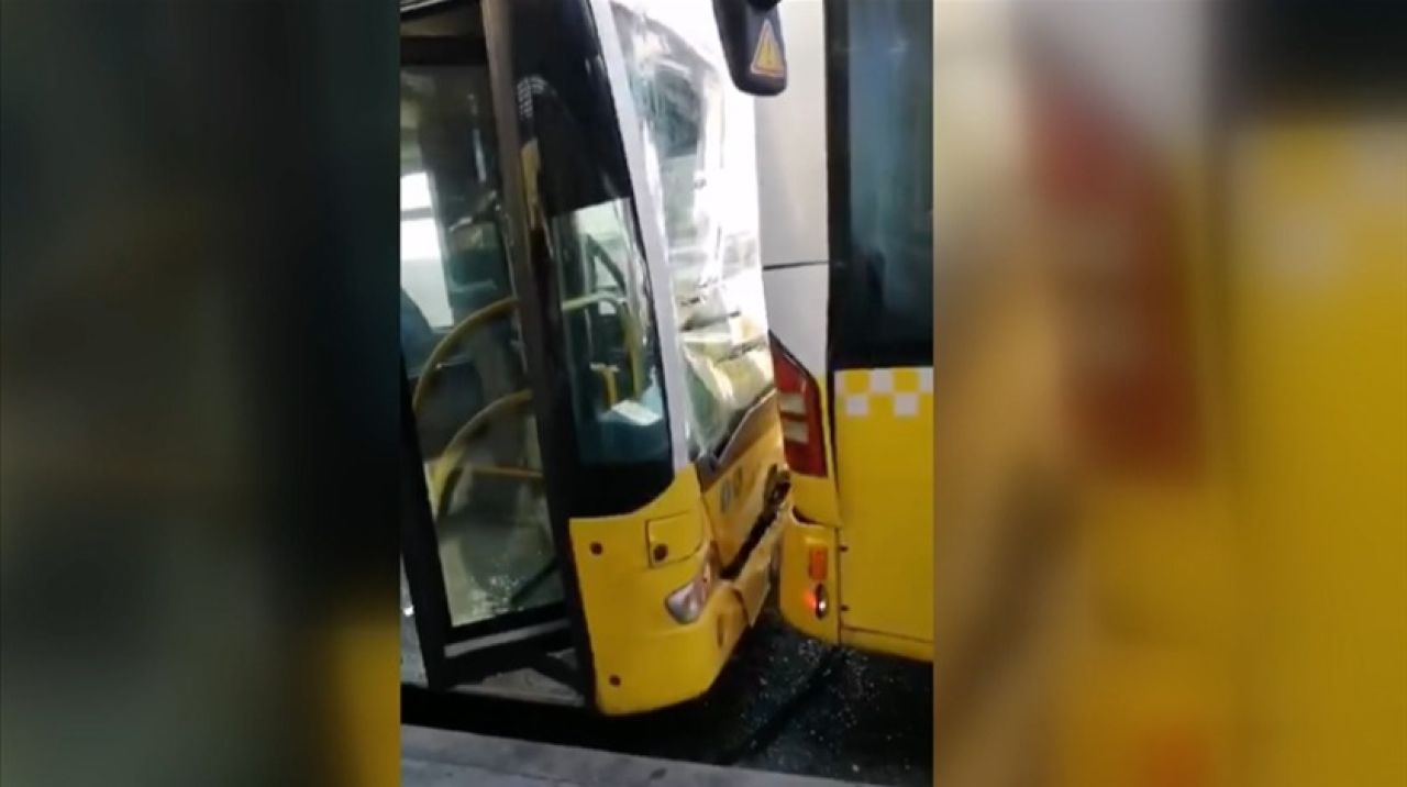 İstanbul'da 2 metrobüsün çarpıştığı kazada bir yolcu yaralandı