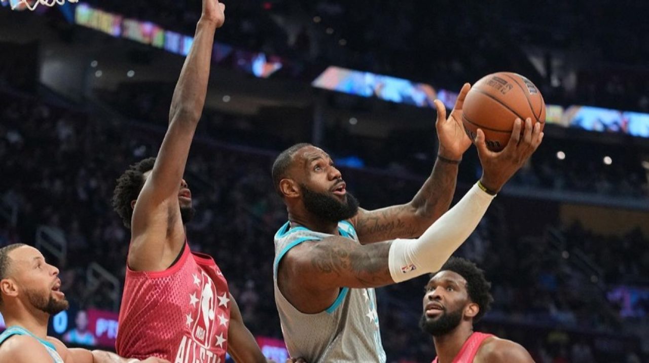 NBA All Star'ın kazananı LeBron James'in takımı