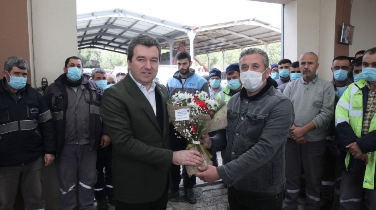 Temizlik işçilerinden Belediye Başkanı Koştu'ya ve Hizmet-İş Sendikası'na maaş zammı teşekkürü