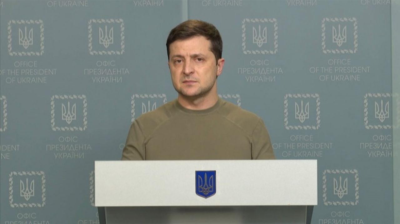 Zelenskiy, Ukrayna'ya saldıran Rus askerlere seslendi: Silahlarınızı bırakın ve gidin