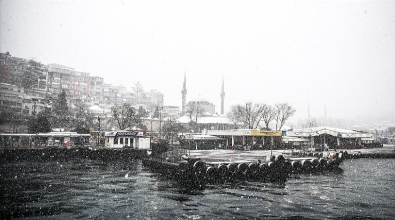 İstanbul'da kar yağışı etkili oluyor