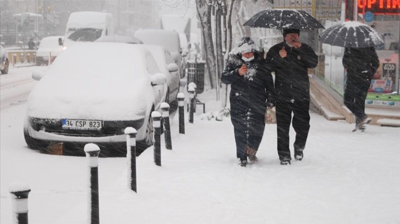 İstanbul’da kar yağışı etkisini sürdürüyor