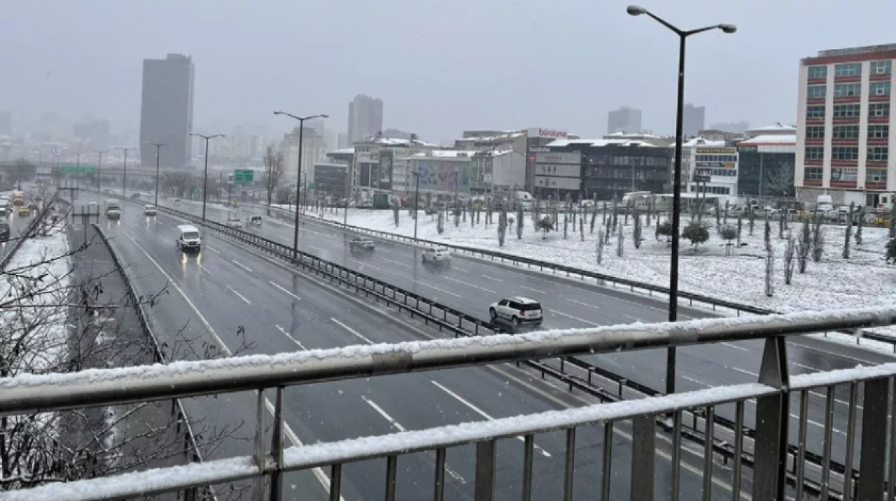 İstanbul'da kar yağışı: Trafik yoğunluğu yaşanmıyor