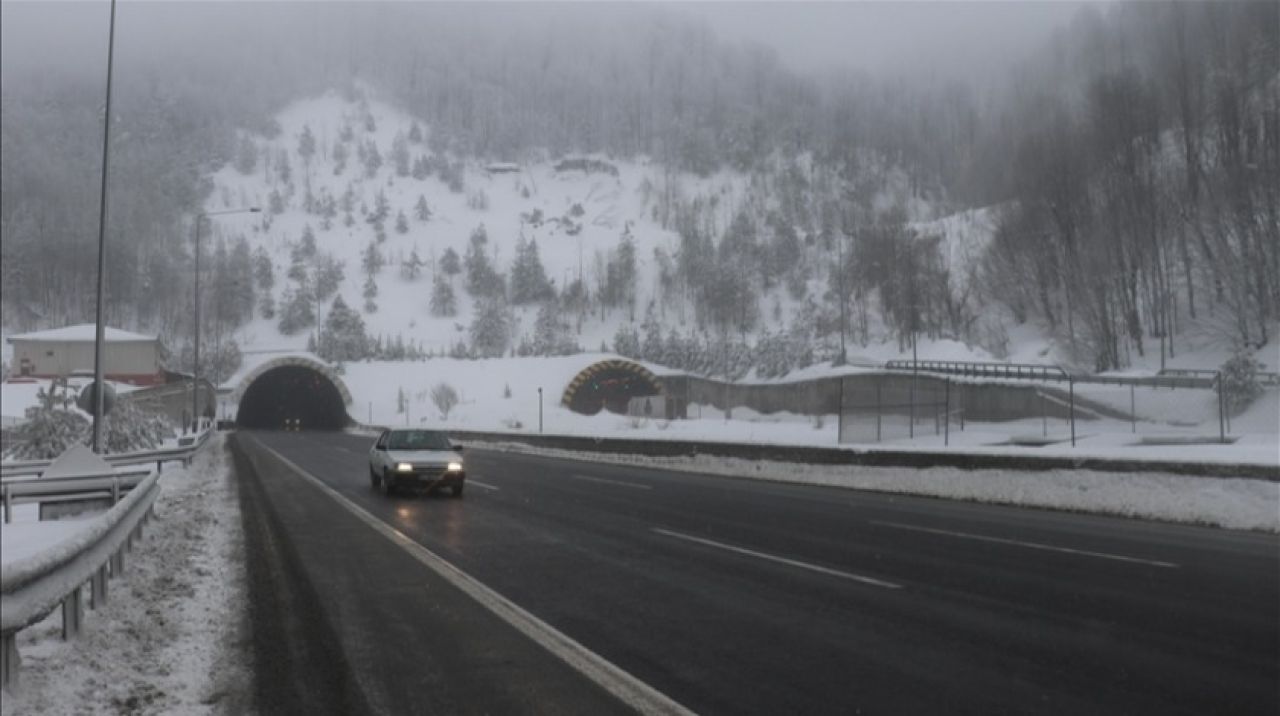 Bolu Dağı'nda kar etkili oluyor