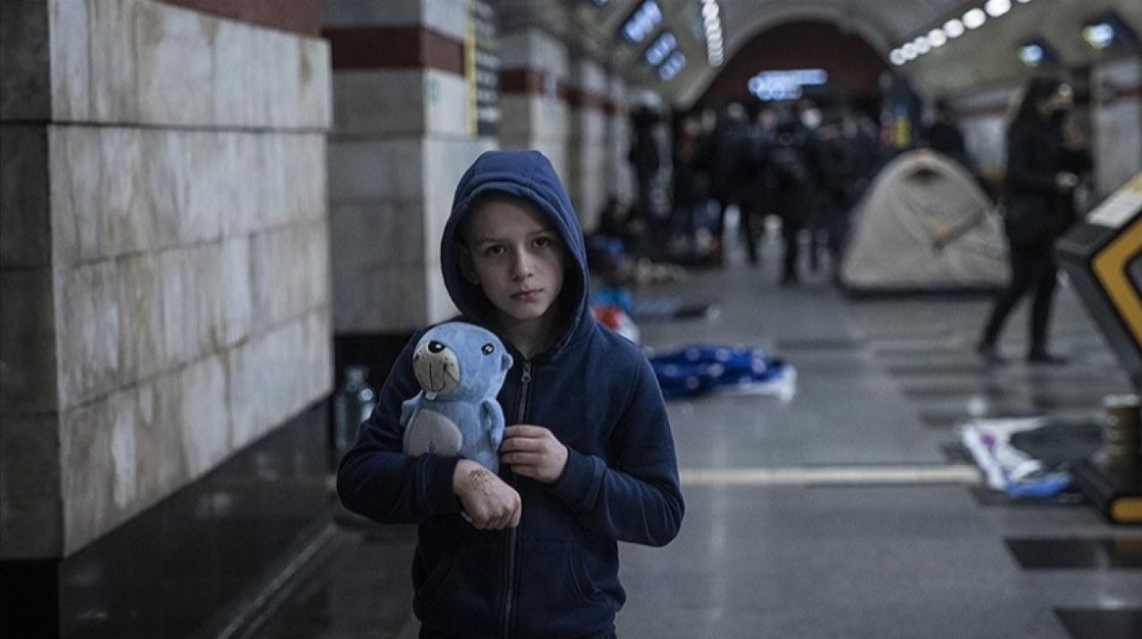 Artan Rusya saldırıları nedeniyle Kievliler yeniden metro istasyonlarına sığındı