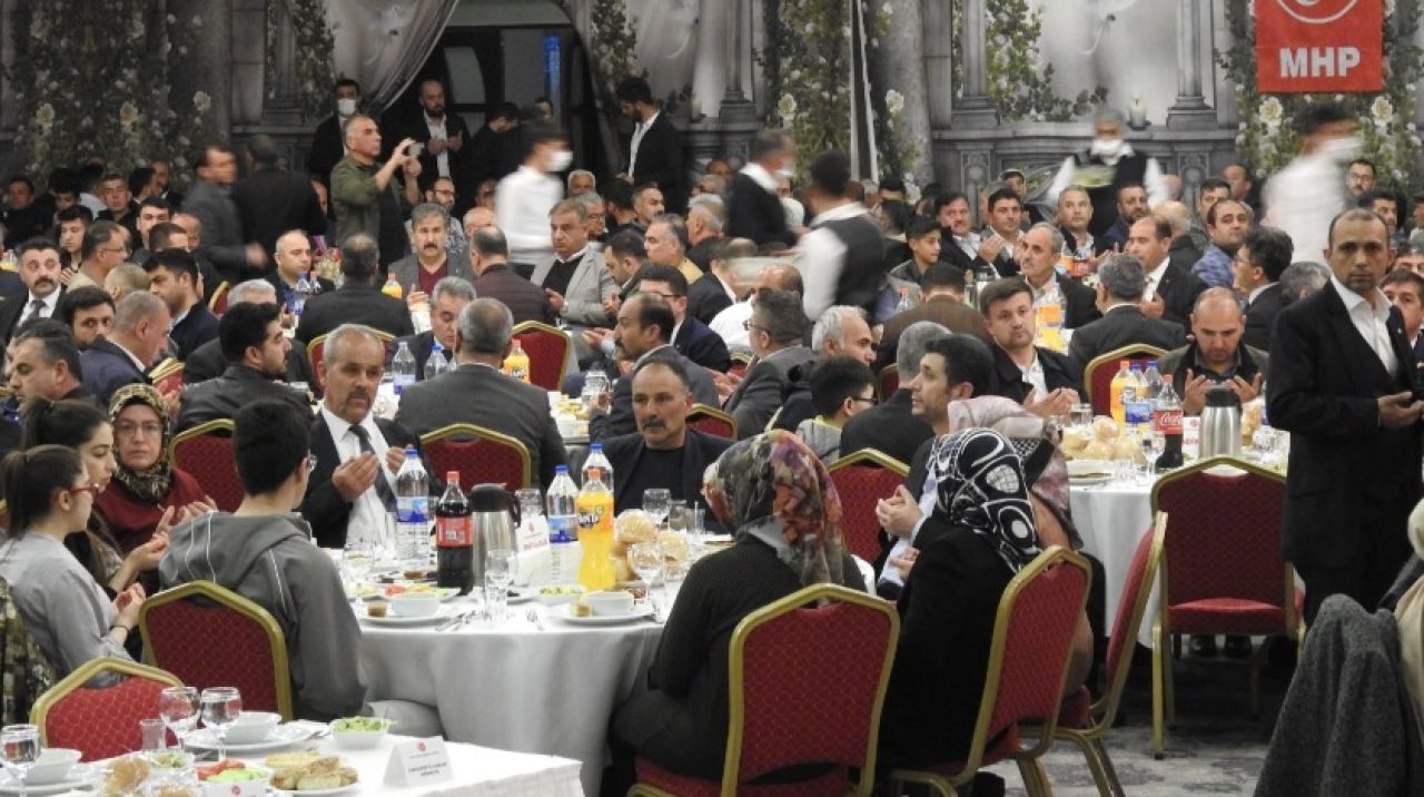 MHP’nin iftar yemeğine yoğun ilgi