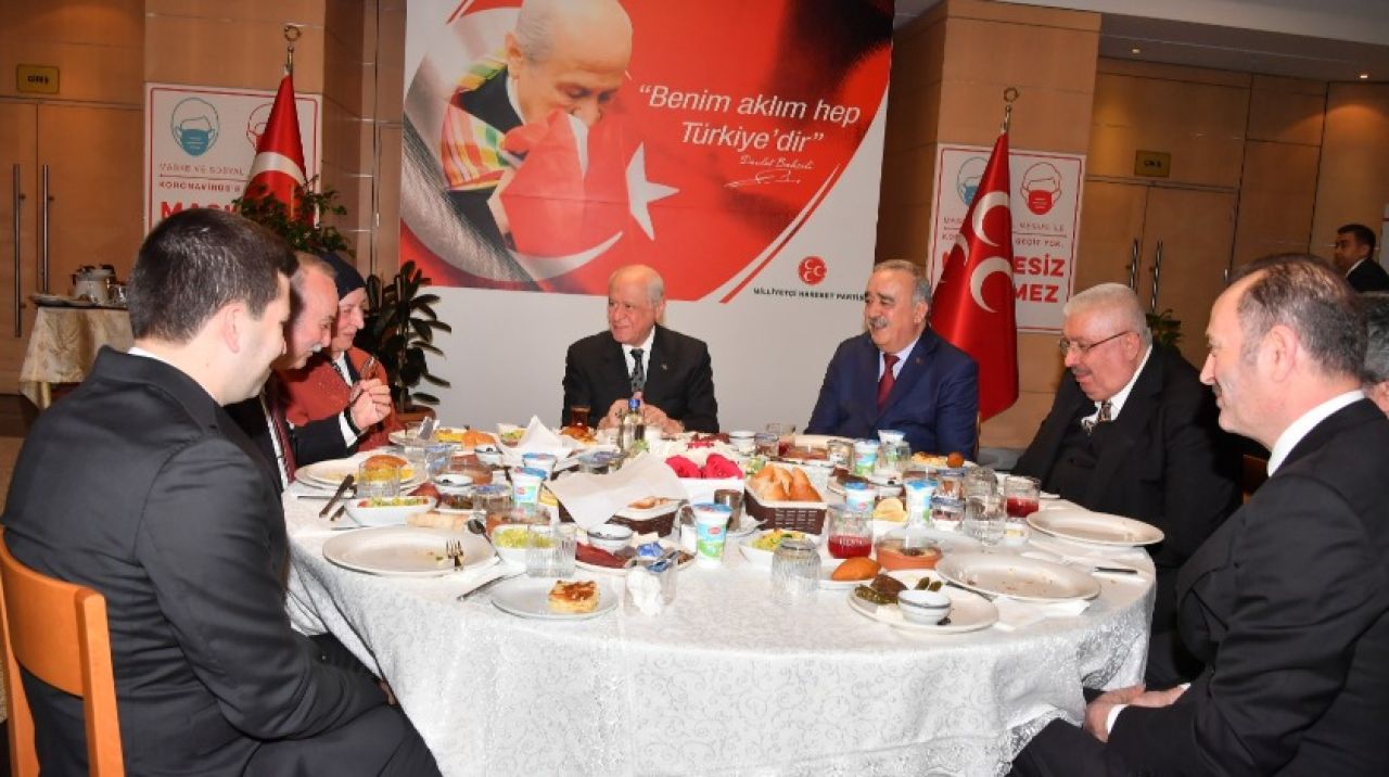 MHP Lideri Devlet Bahçeli Ülkücü Şehit aileleriyle iftar yaptı