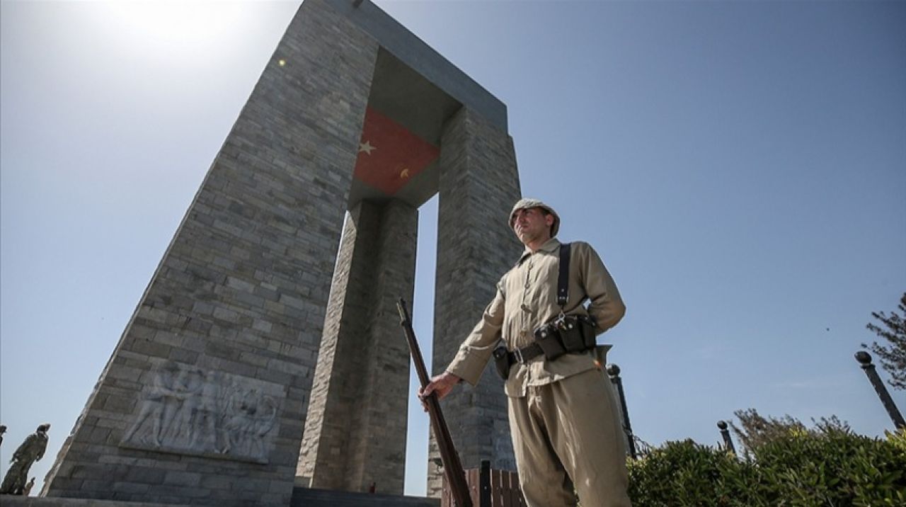 Şehitler Abidesi'nde Çanakkale Kara Savaşları'nın 107. yılı töreni düzenlendi