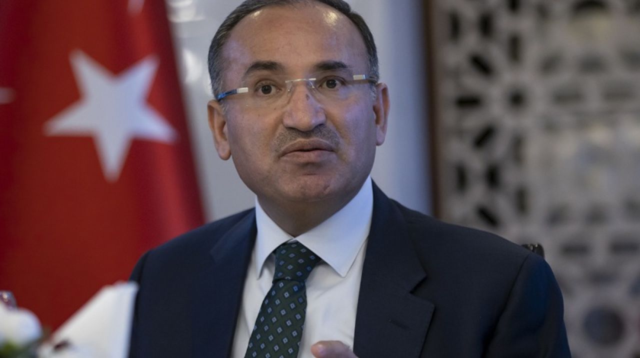 Bakan Bozdağ: 27 Nisan e-bildirisi tarihin çöplüğüne yırtılarak atıldı