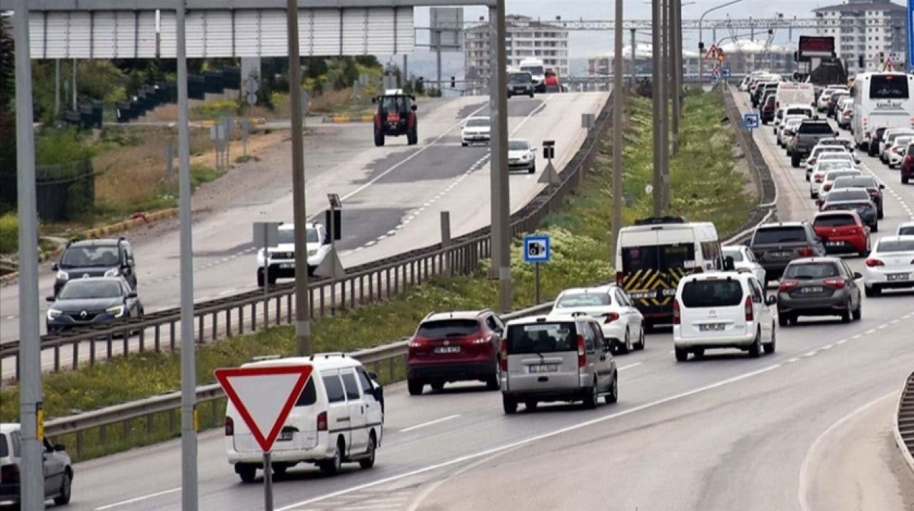 'Kilit kavşak' Kırıkkale'de bayram tatilinden dönüş yoğunluğu başladı