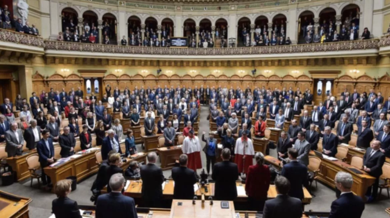 Avrupa ülkesinde istifa depremi! 2 Bakan birden...