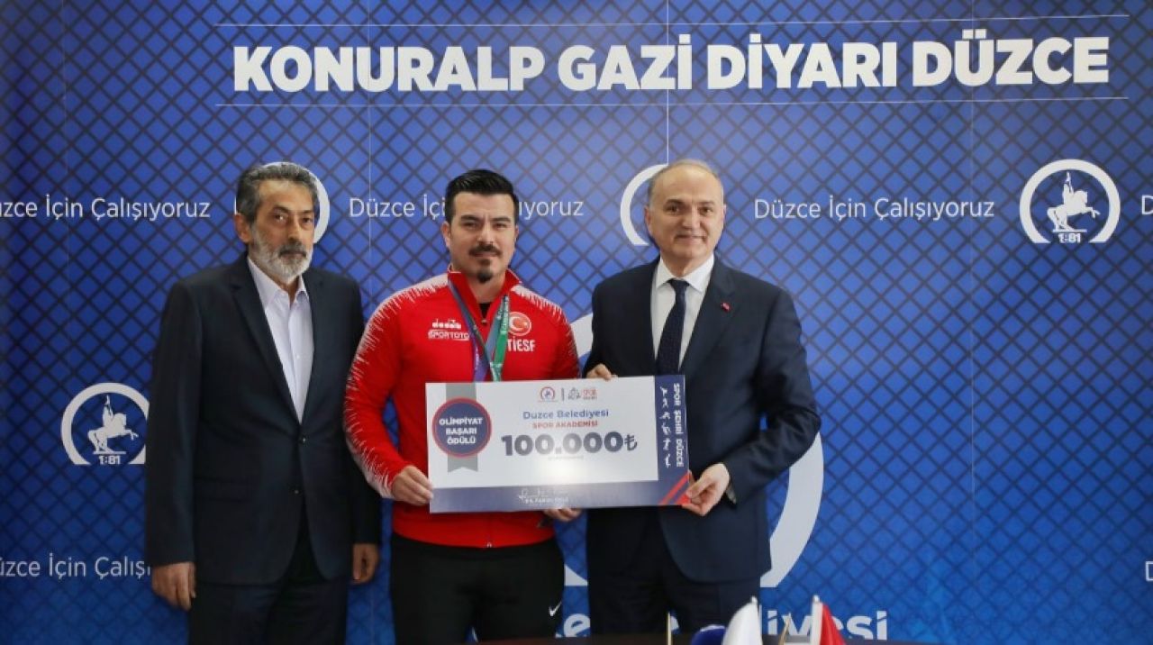 Milli sporcu Kıroğlu ödüllendirildi