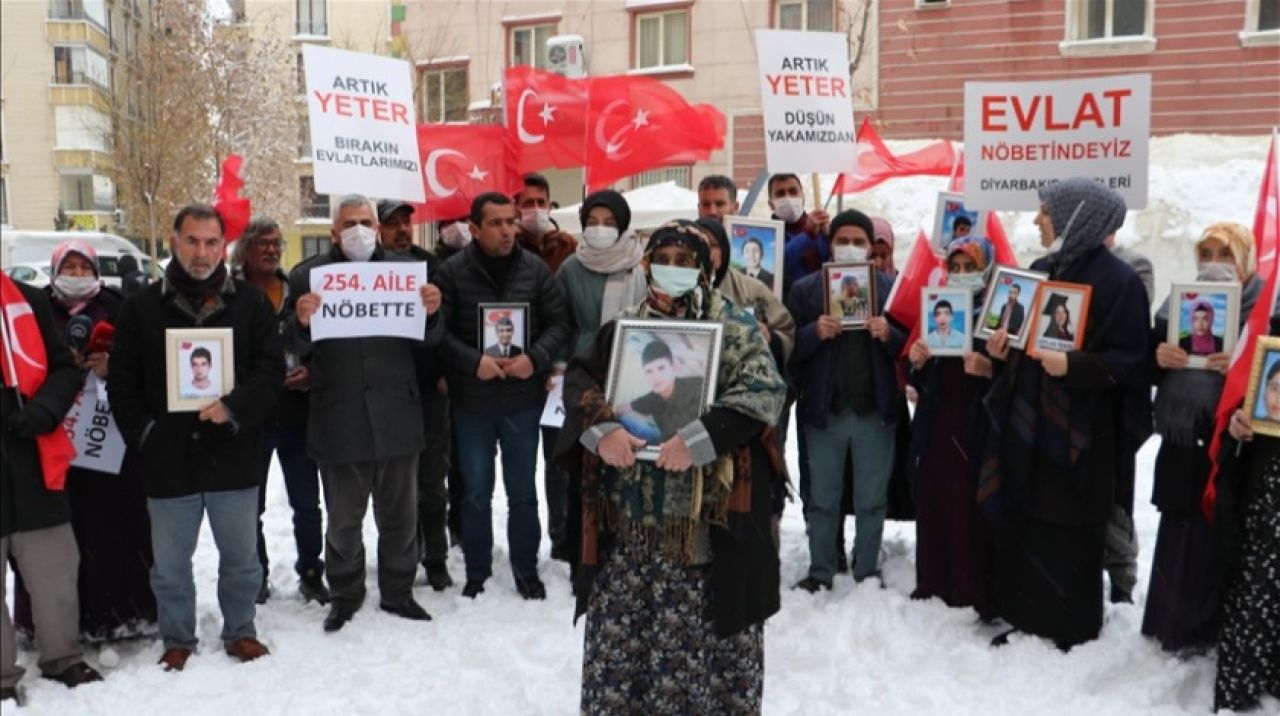 Diyarbakır annelerinin oturma eylemine bir aile daha katıldı