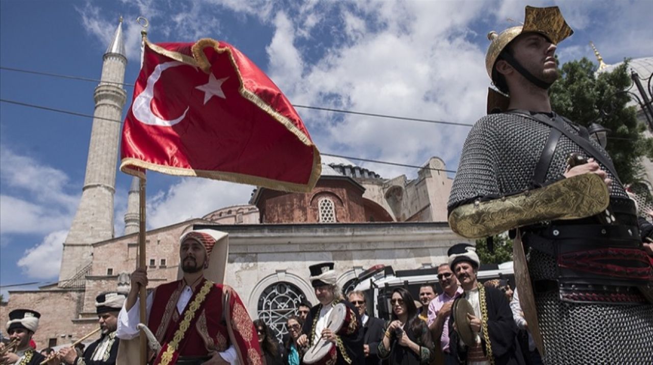 İstanbul'u fetih coşkusu sardı